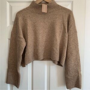 Vestique Crop Sweater